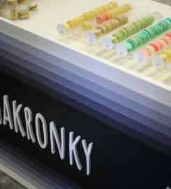 L⁰MAKRONKY